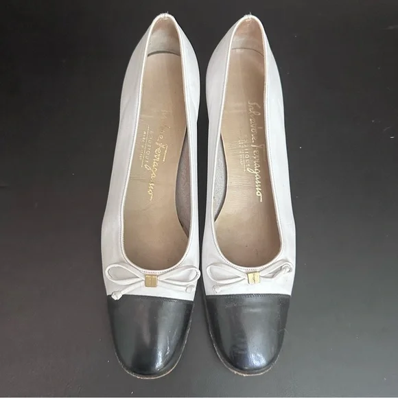 Salvatore Ferragamo Pumps Shoes Logo Monotone Women's 6.5 2A Black White Vtg - Picture 6 of 9